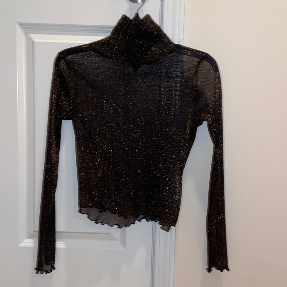 Black and gold sparkly long sleeve top!